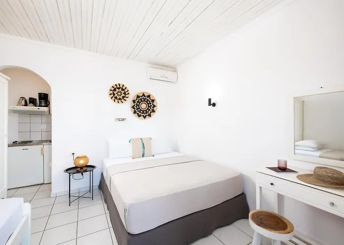 Acroterra - Easy Living Alikí