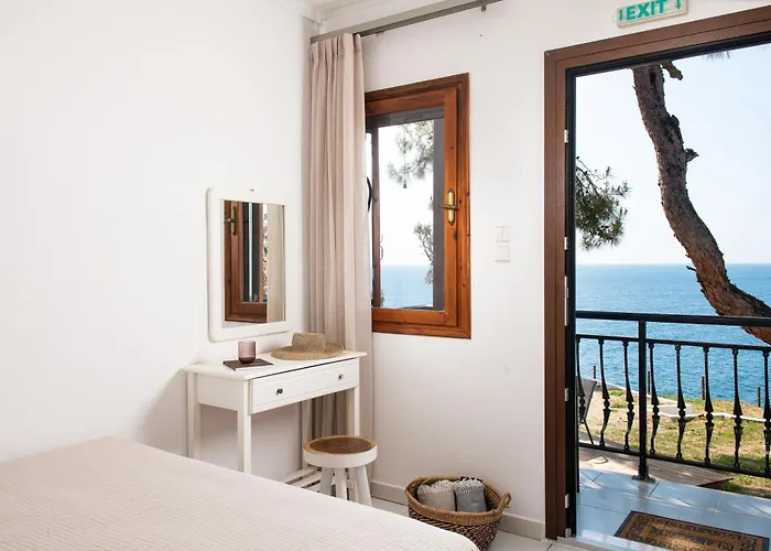 Acroterra - Easy Living 3*