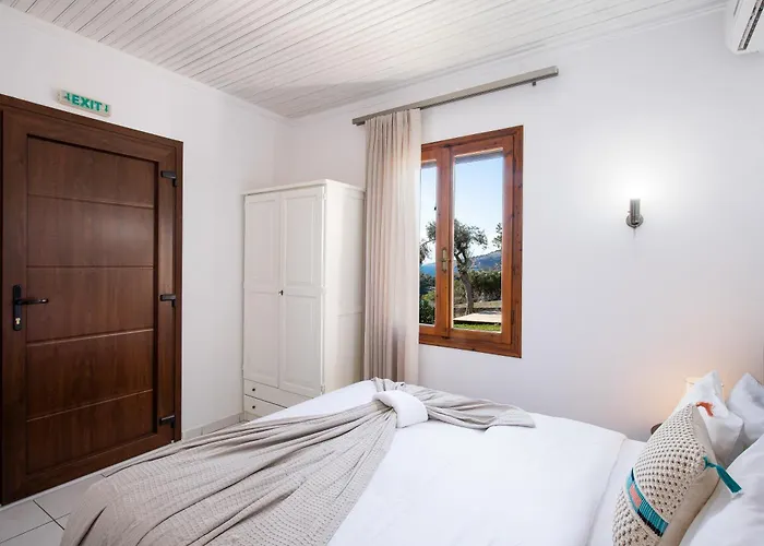 Acroterra - Easy Living Alikí