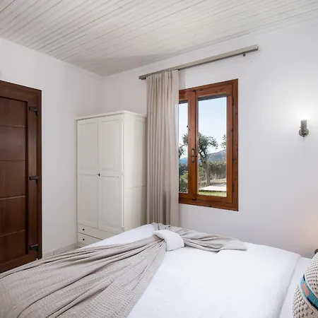 Acroterra - Easy Living