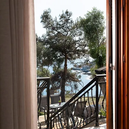 Acroterra - Easy Living 3*